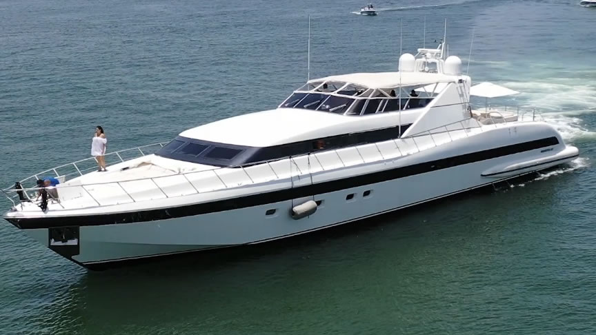 105 Mangusta Yacht - Miami yacht rental