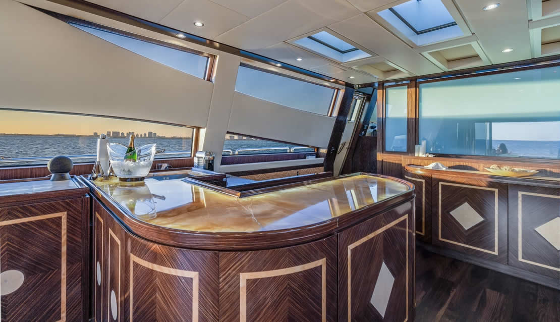 115 Leopard Mega Yacht - Miami yacht rental