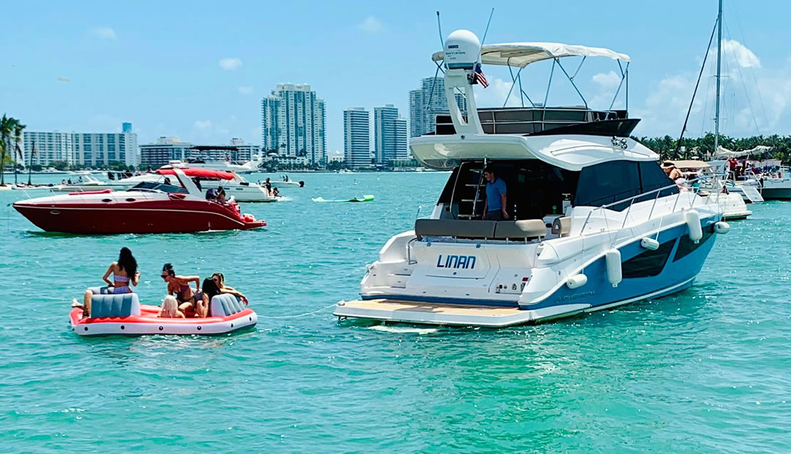 48 Regal Flybridge - Miami yacht rental