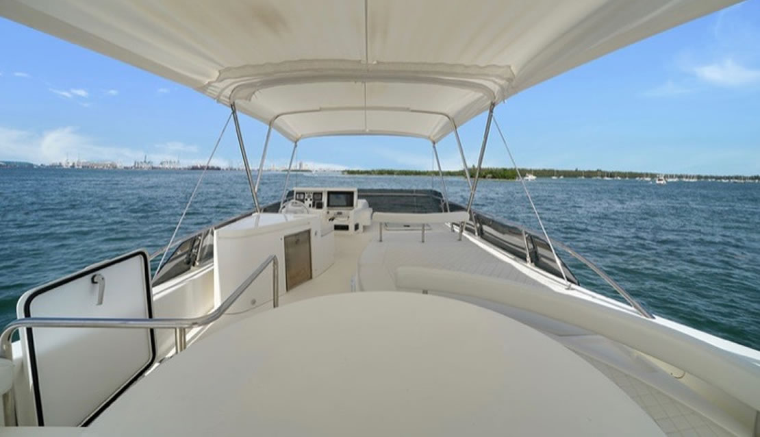 56 Ferreti Flybridge - Miami yacht rental