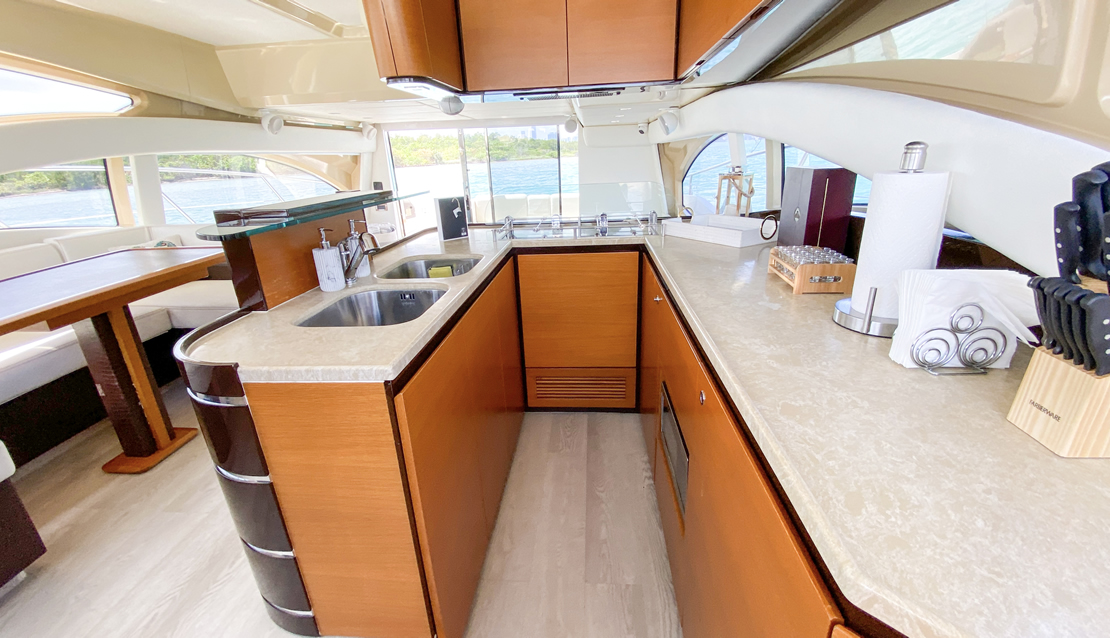 60 Azimut Flybridge Supreme - Miami yacht rental