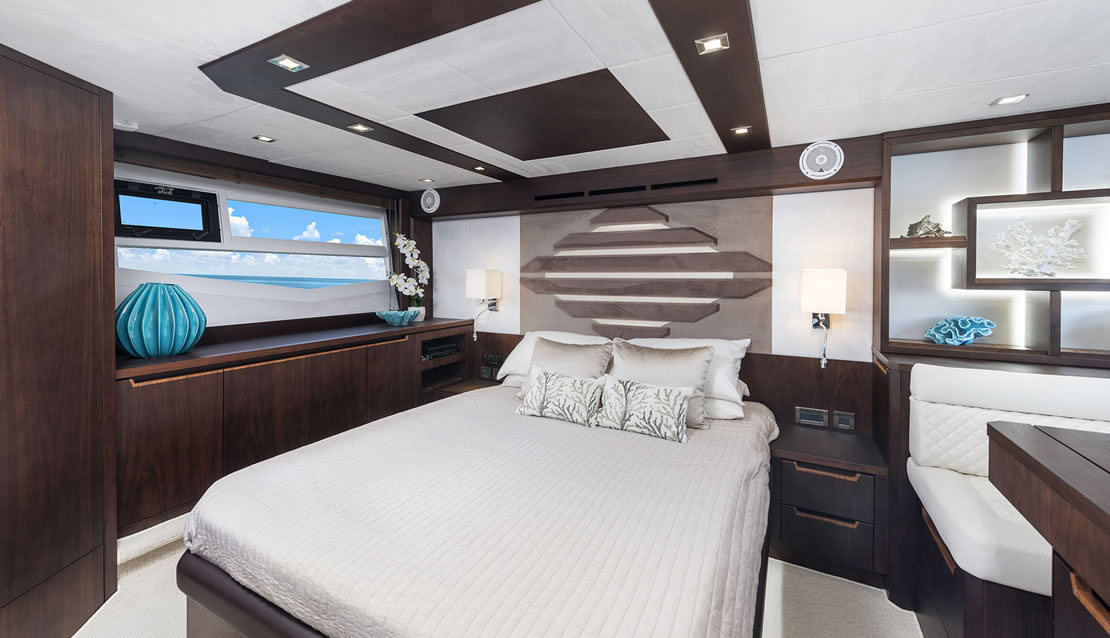 65 Galeon Skydeck - Miami yacht rental
