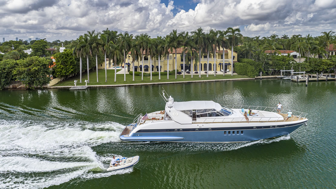 80 Mangusta Fontainebleau - Miami yacht rental