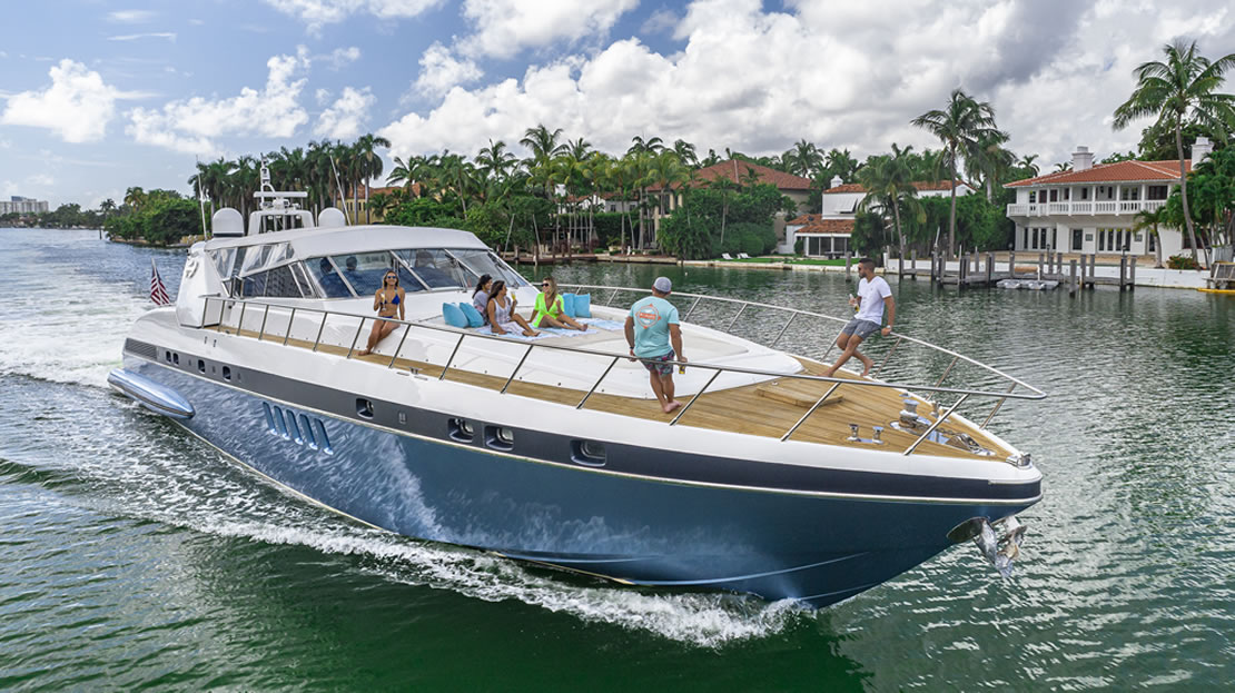 80 Mangusta Fontainebleau - Miami yacht rental