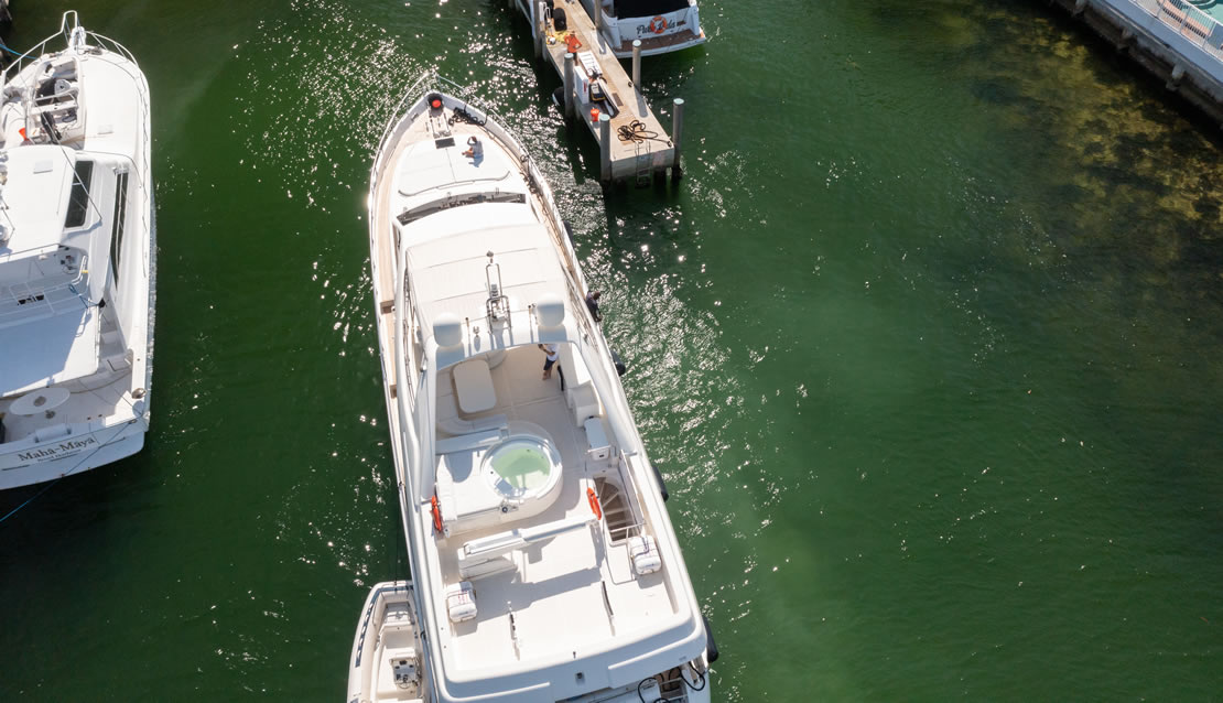 85 Ferretti w/ Jacuzzi - Miami yacht rental
