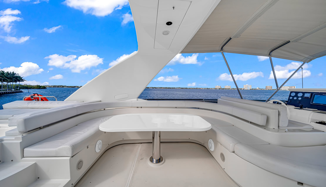 85 Ferretti w/ Jacuzzi - Miami yacht rental