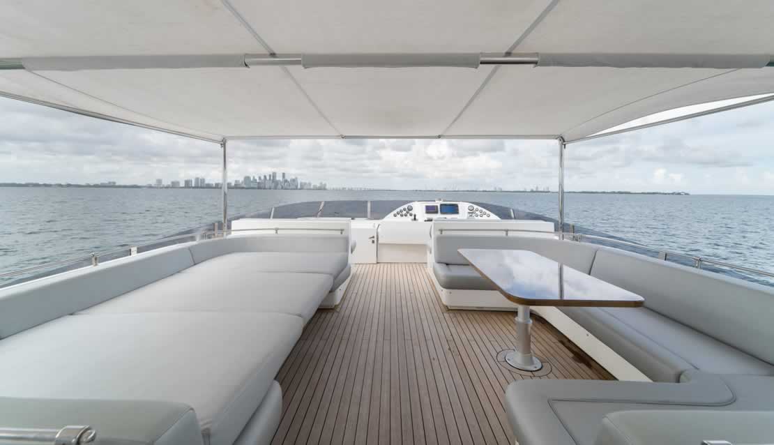 90 Adamo Flybridge - Miami yacht rental