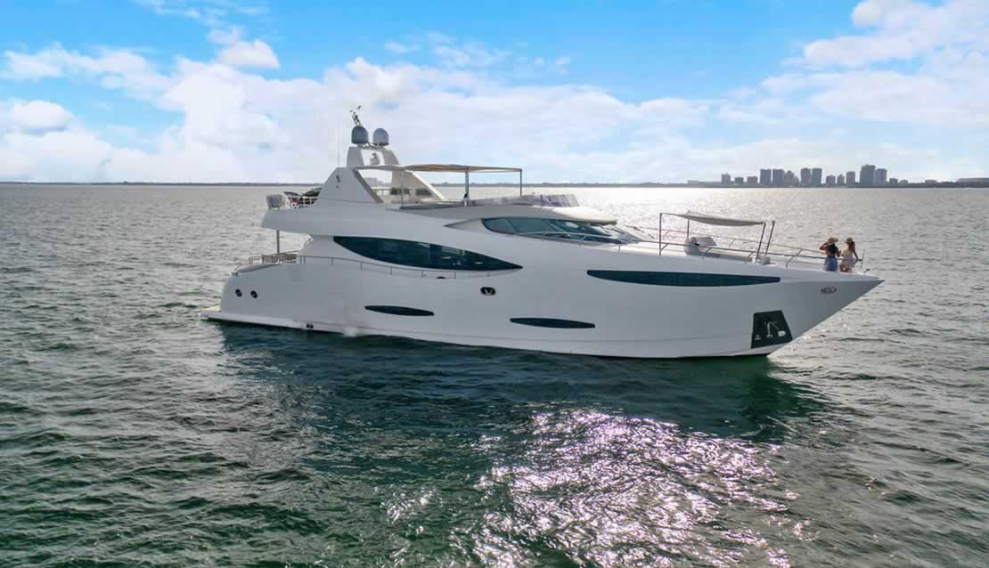 90 Adamo Flybridge - Miami yacht rental